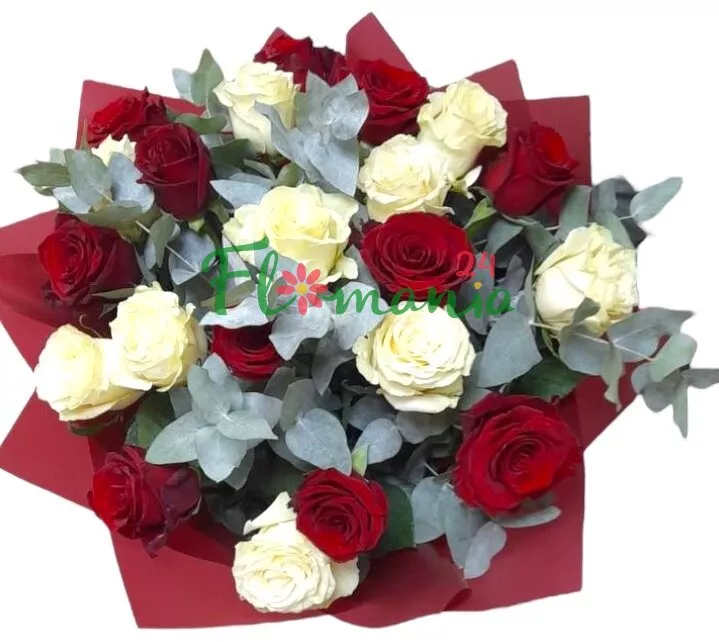 21 роза с эвкалиптом Learmonth